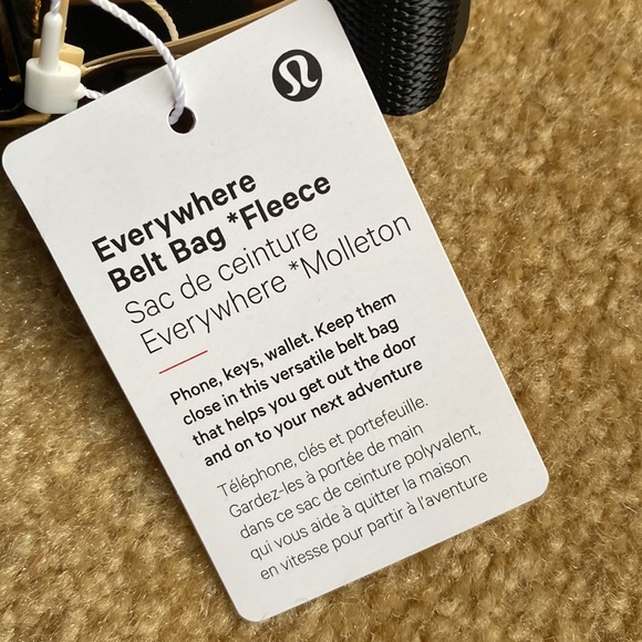 Lululemon Everywhere Belt Bag black fleece gold hardware luxe nwt waist pack - Picture 10 of 10